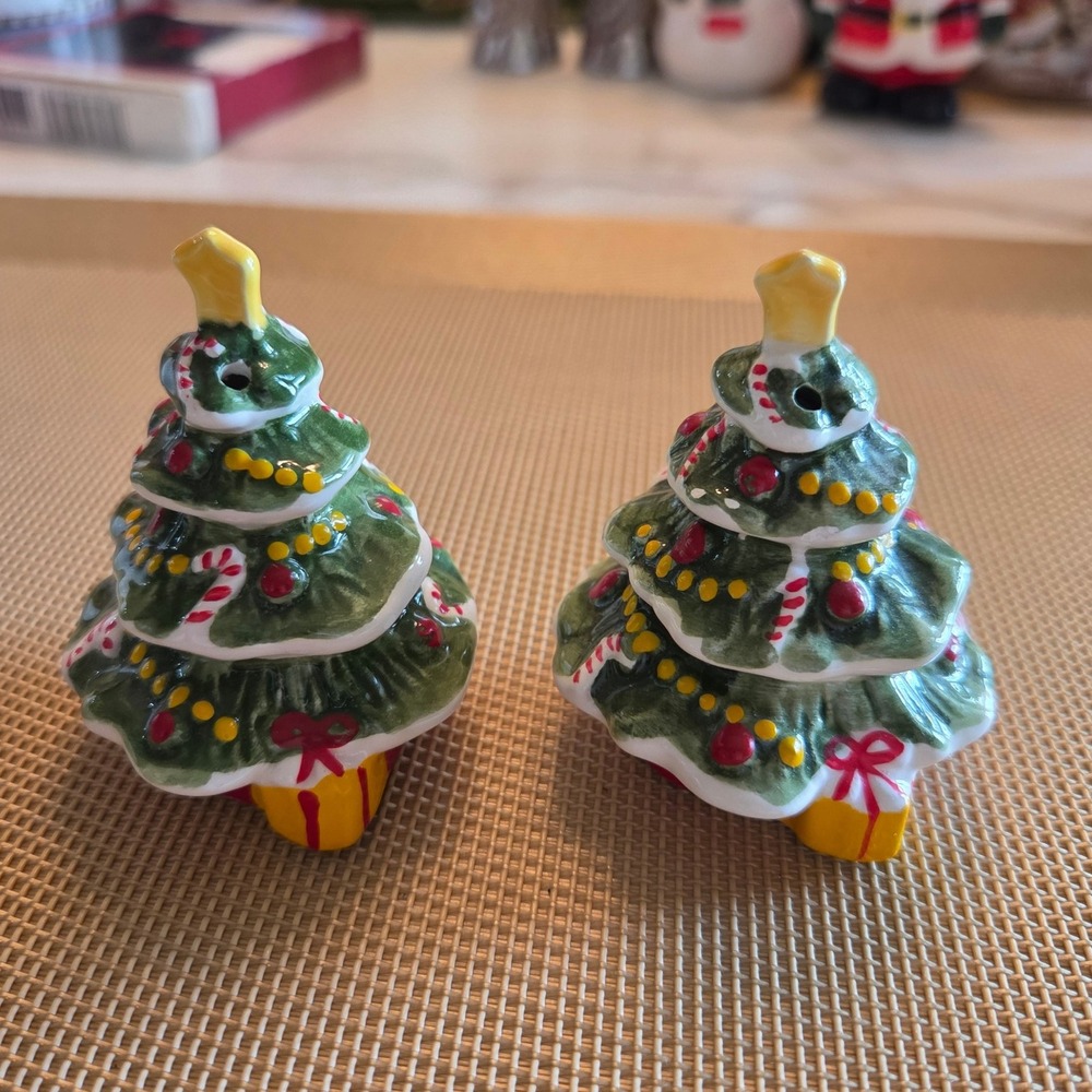 Vintage‎ Ceramic Christmas Tree Salt and Pepper Shakers Korea